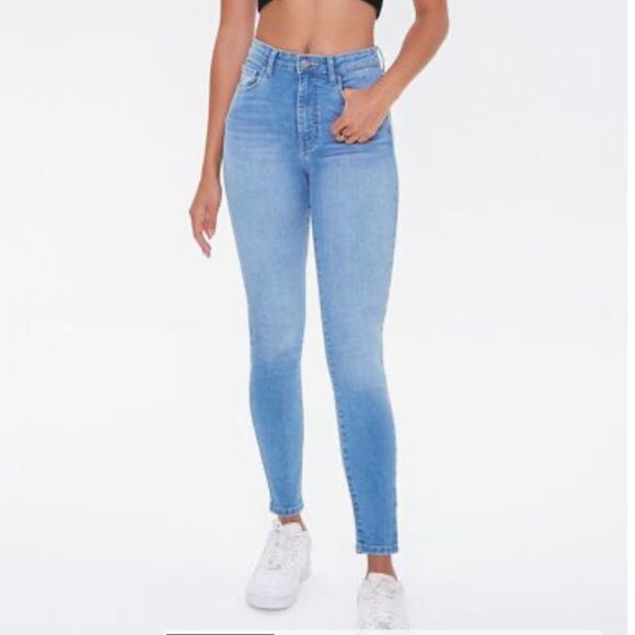 Forever 21 Denim - Forever 21 Essential Mid Rise Medium Wash 5-Pocket Sculpting Stretch Skinny Jean